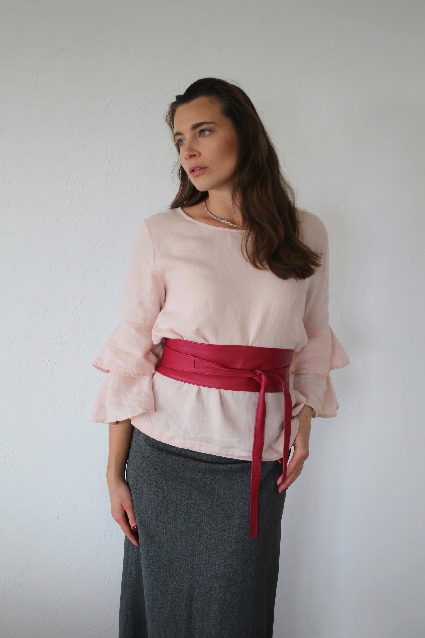 VOLIÀ Atelier - exclusively pre-loved. Each piece is pre-loved and curated with care from around the world, ready to be loved by its new owner. Pink linen Celina Blouse - VOLIÀ