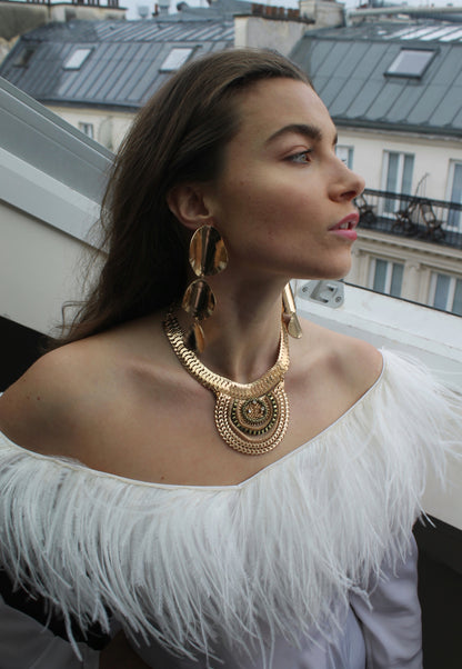 VOLIÀ Atelier - exclusively pre-loved. Each piece is pre-loved and curated with care from around the world, ready to be loved by its new owner. Chloè gold necklace from VOLIÀ is the perfect accessory for the holiday season and for new years. Pair the necklace with VOLIÀ white sleek feather Barbara dress. Discover curated, high-quality designs for the modern woman. Shop sustainable fashion at VOLIÀ Atelier today.