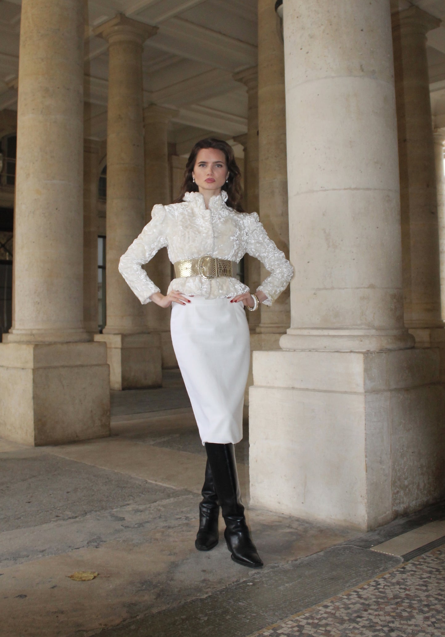 VOLIÀ Atelier - VOLIA Aurora belt worn with a full white outfit and black high knee leather boots in Paris.