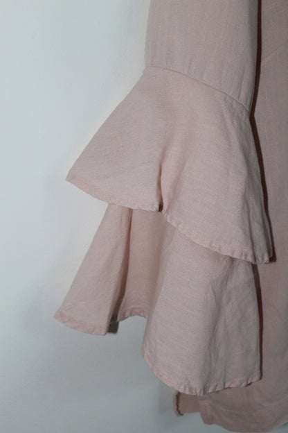Celina Blouse - VOLIÀ. VOLIÀ Atelier - exclusively pre-loved. Each piece is pre-loved and curated with care from around the world, ready to be loved by its new owner. Celina Blouse - VOLIÀ. Discover curated, high-quality designs for the modern woman. Shop sustainable fashion at VOLIÀ Atelier today. Detailed ruffled sleeve.