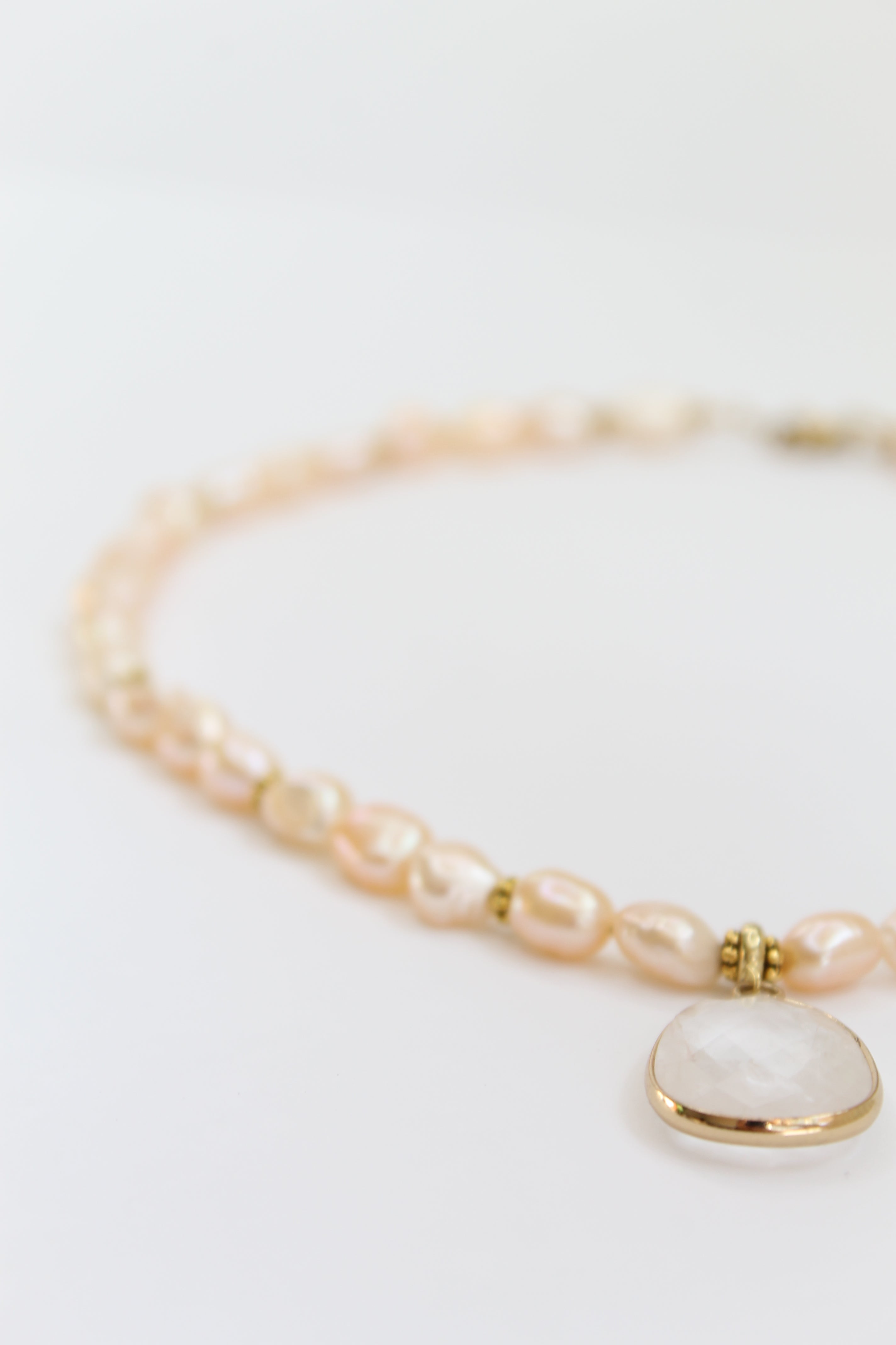 Peach Pearl & Crystal Necklace - VOLIÀ