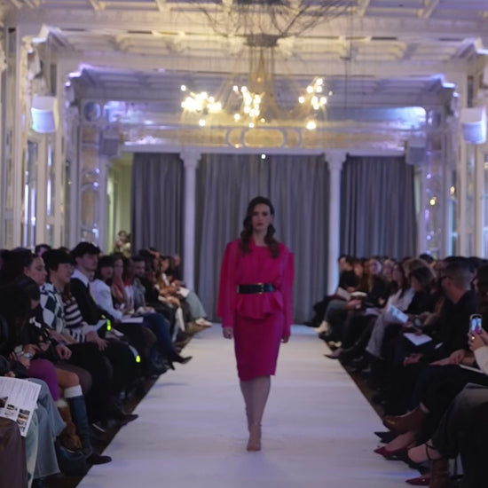 VOLIÀ Atelier - exclusively pre-loved. The Camille blouse paired with the exclusive linen midi skirt for a pink monochrome look. The look is worn by a model on VOLIÀs fashion show in Paris